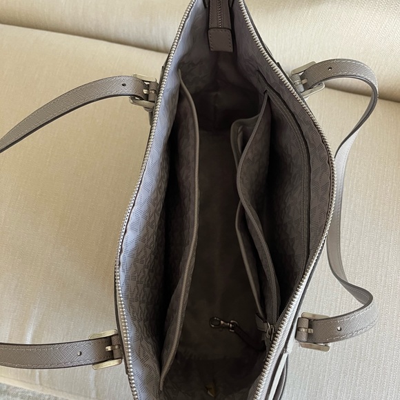 Handbag - Picture 2 of 2